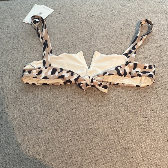 NWT Vitamin A Kaya Bikini Top - Picture 8 of 10